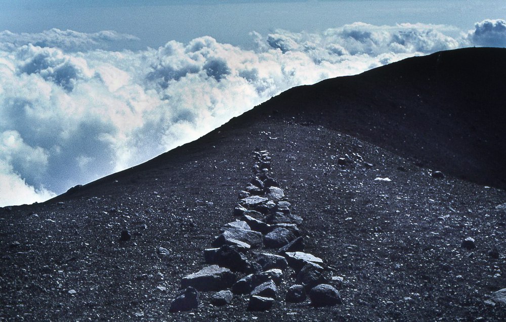 ©Richard Long, « A line in Japan », Mont Fuji, 1979